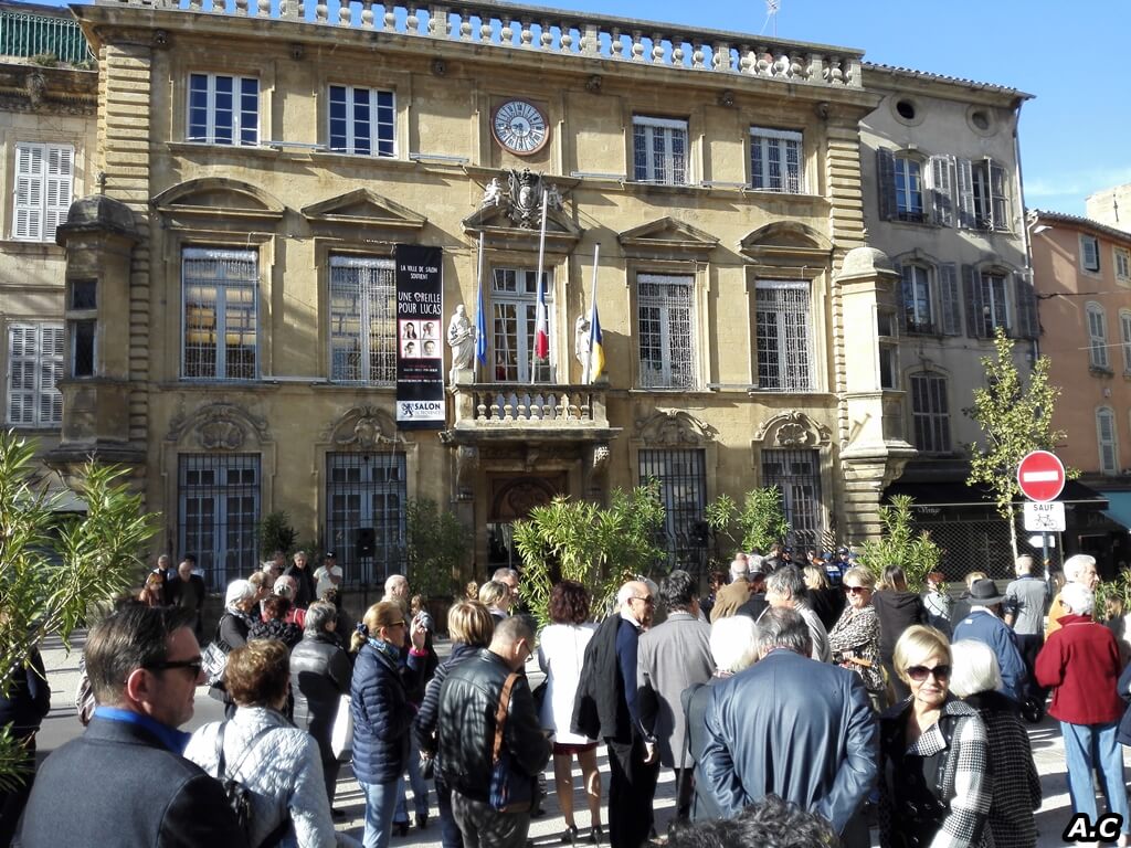 Minute de silence a salon de provence