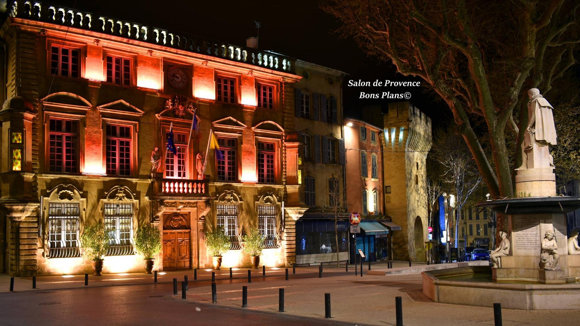 Salon de provence nuit