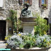 Statue emmanuel signoret place de l eglise lancon salondeprovencebonsplans com